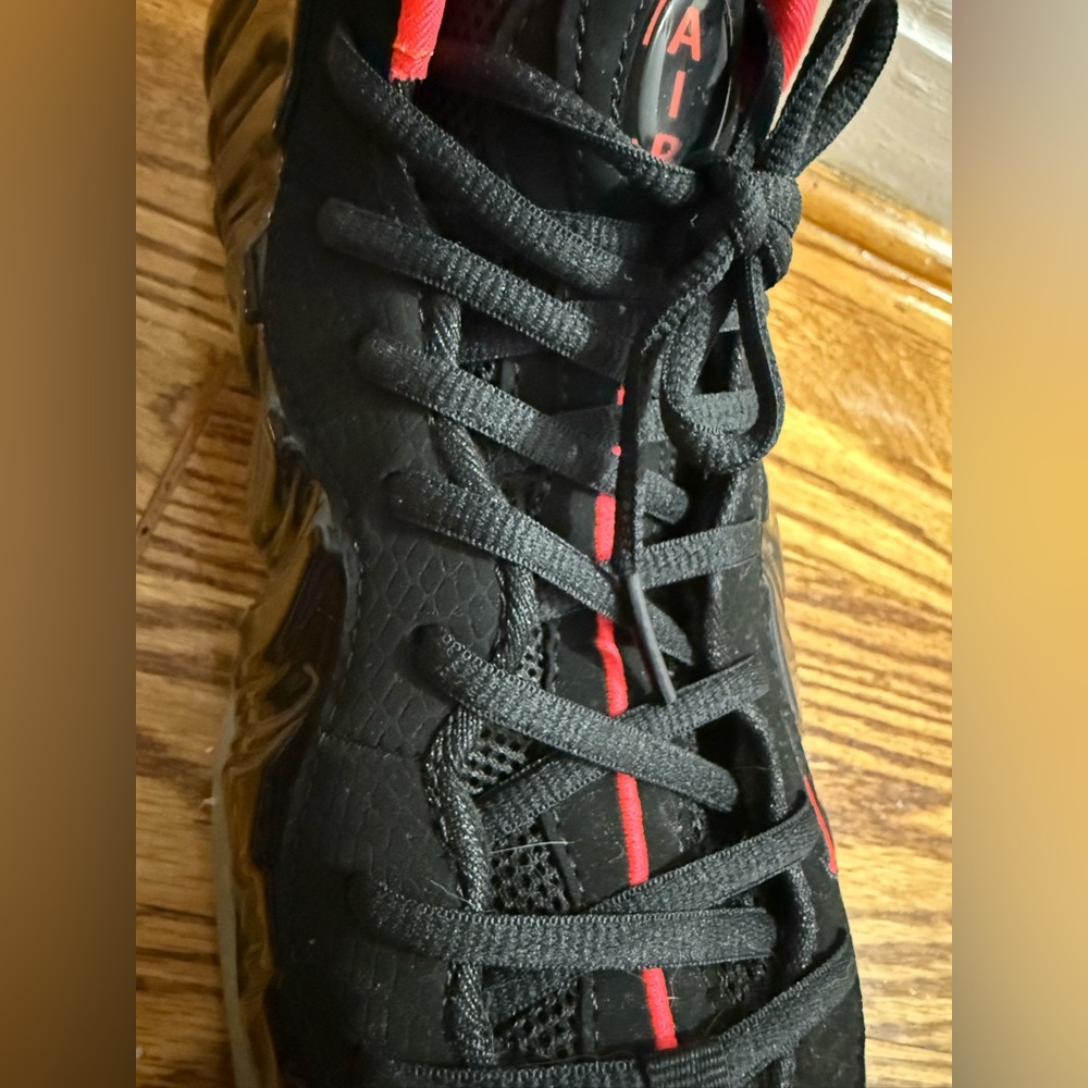 Nike Black and Red Foamposite Pro Sneakers SIZE 9.5 - Picture 4 of 7